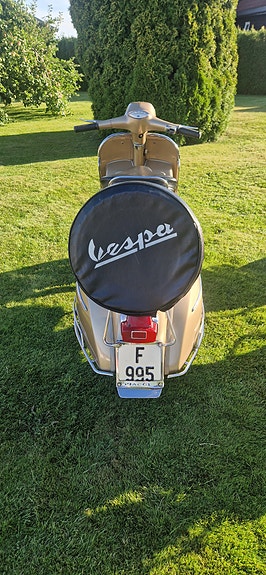 Vespa V5SA 4 of 17