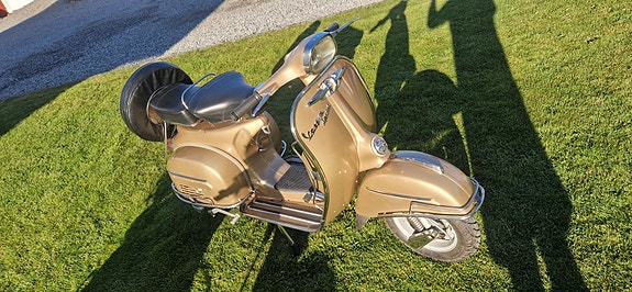 Vespa V5SA 6 of 17