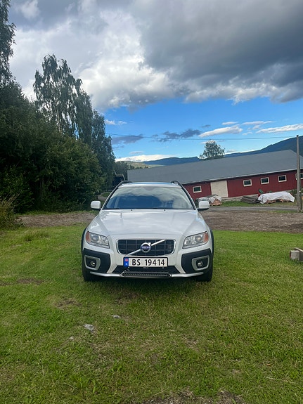 Volvo XC70 2 of 5