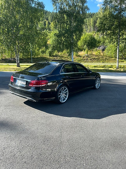 Mercedes-Benz E220 d 3 of 26
