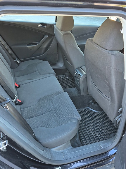 Volkswagen Passat 14 of 23