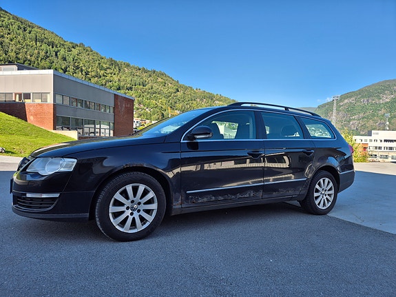 Volkswagen Passat 7 of 23