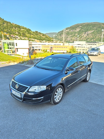 Volkswagen Passat 2 of 23