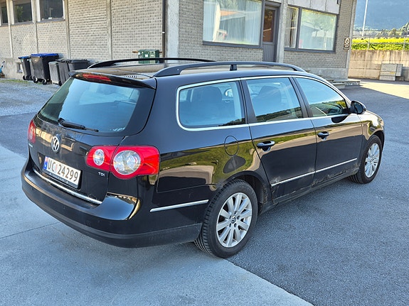 Volkswagen Passat 4 of 23