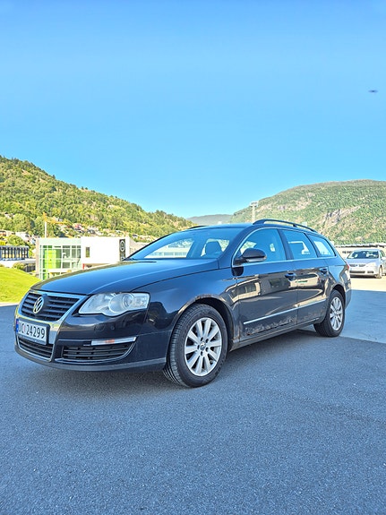 Volkswagen Passat 3 of 23