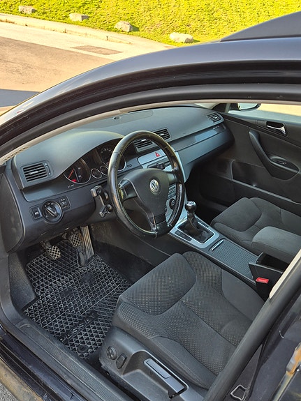 Volkswagen Passat 12 of 23