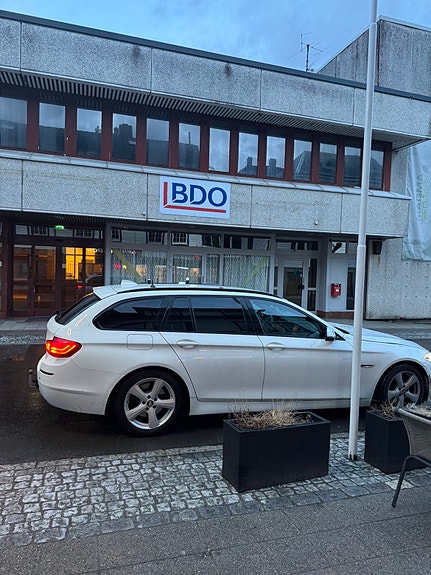 BMW 525d 2 of 12