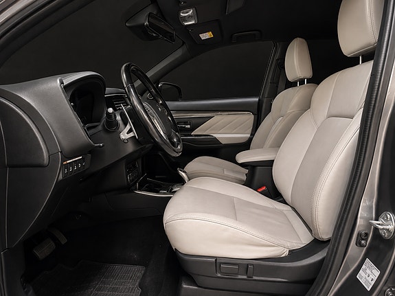 Mitsubishi Outlander 12 of 30
