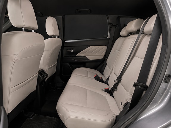 Mitsubishi Outlander 18 of 30