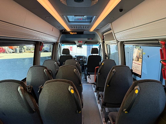 Mercedes-Benz Sprinter 516CDI 4x4. 17+1 seats. 9 of 13