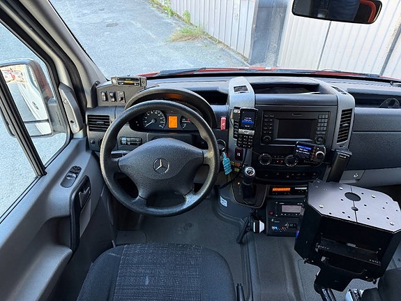 Mercedes-Benz Sprinter 516CDI 4x4. 17+1 seats. 11 of 13