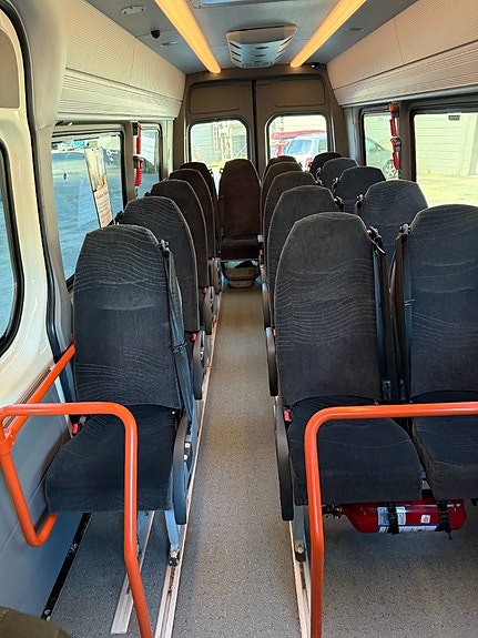 Mercedes-Benz Sprinter 516CDI 4x4. 17+1 seats. 8 of 13