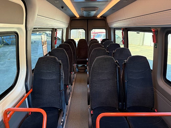 Mercedes-Benz Sprinter 516CDI 4x4. 17+1 seats. 7 of 13