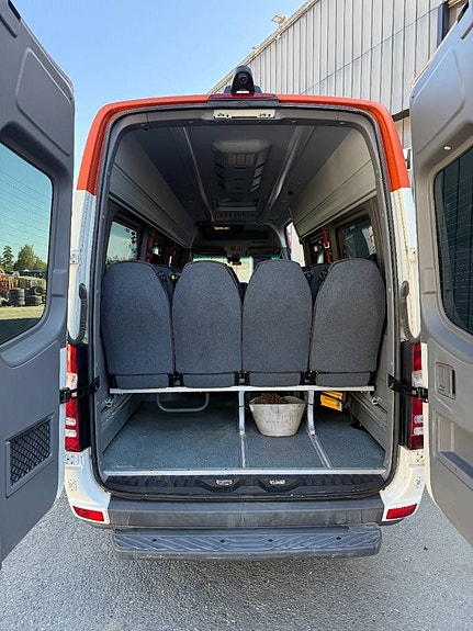 Mercedes-Benz Sprinter 516CDI 4x4. 17+1 seats. 12 of 13