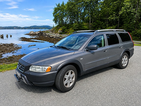 Volvo XC70 3 of 27