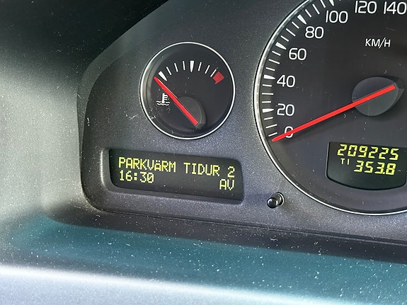 Volvo XC70 8 of 27