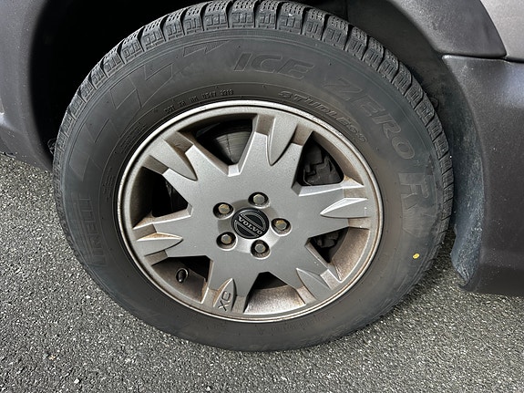 Volvo XC70 13 of 27