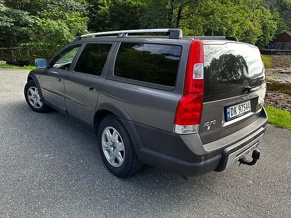 Volvo XC70 2 of 27