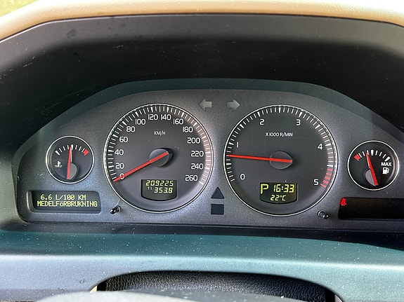 Volvo XC70 11 of 27