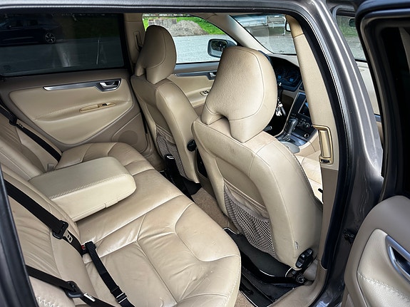 Volvo XC70 18 of 27
