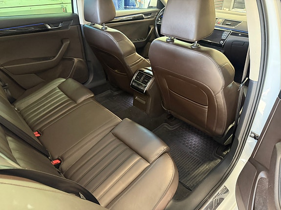 Skoda Superb 15 of 21