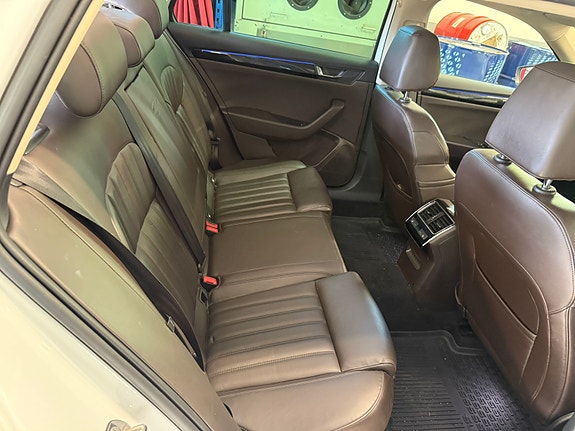 Skoda Superb 14 of 21