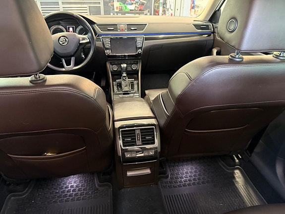 Skoda Superb 16 of 21