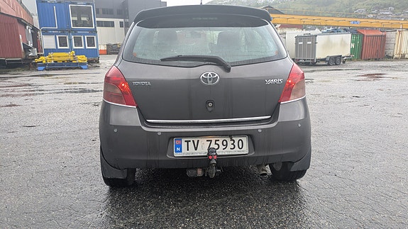 Toyota Yaris 5 of 17