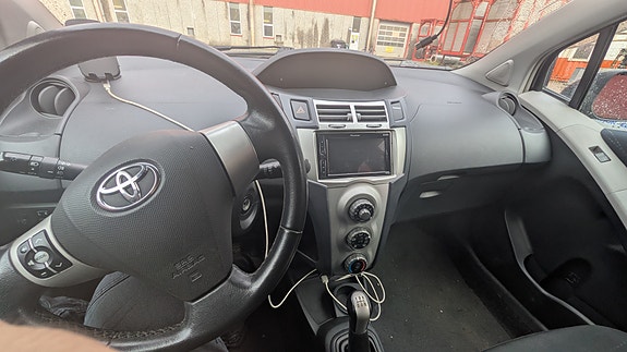 Toyota Yaris 16 of 17