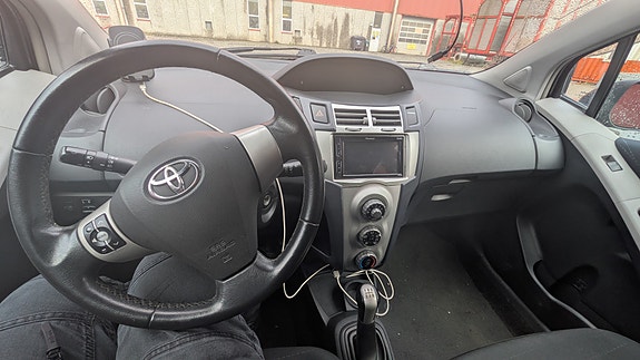Toyota Yaris 15 of 17