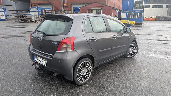 Toyota Yaris 6 of 17