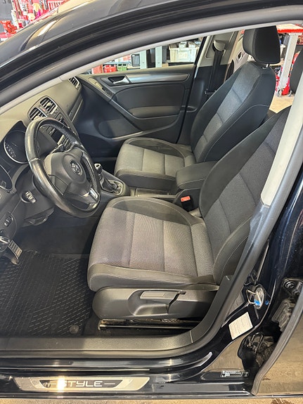 Volkswagen Golf VI 18 of 26