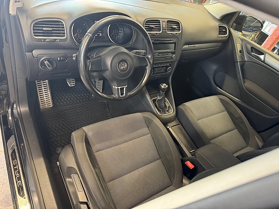 Volkswagen Golf VI 19 of 26