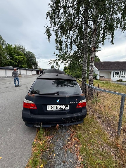 BMW 525Xi 2 of 10