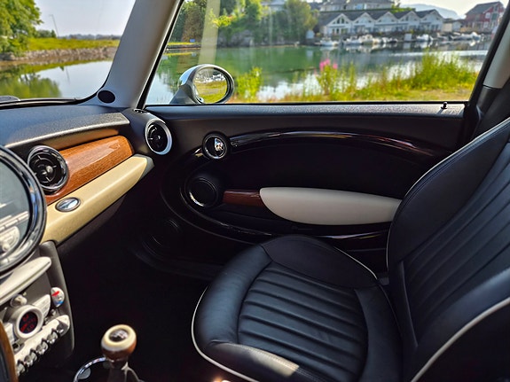 MINI Cooper S 11 of 18
