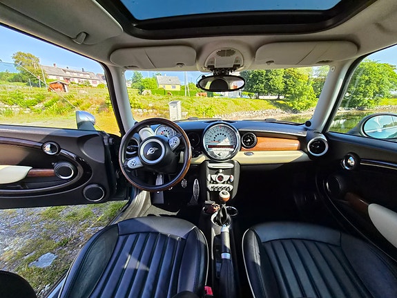 MINI Cooper S 9 of 18