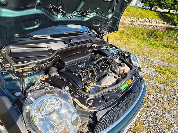 MINI Cooper S 16 of 18