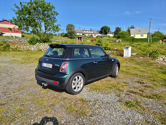 MINI Cooper S 6 of 18