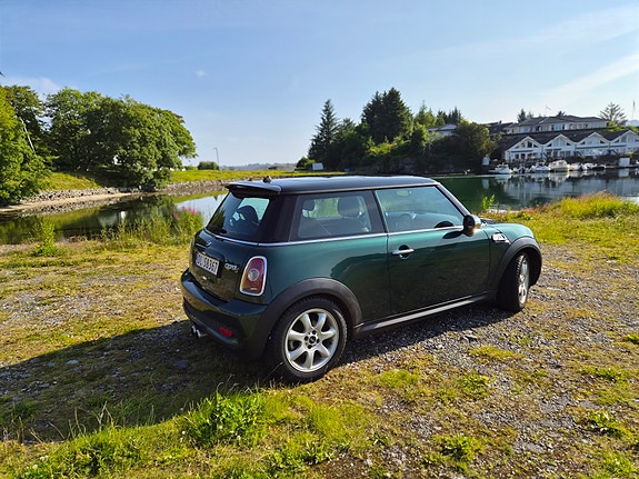 MINI Cooper S 7 of 18
