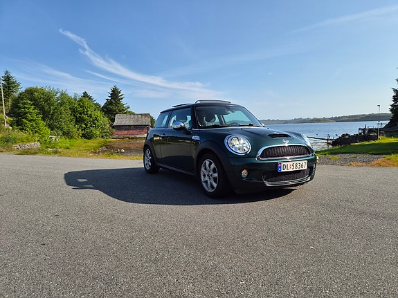 MINI Cooper S 4 of 18