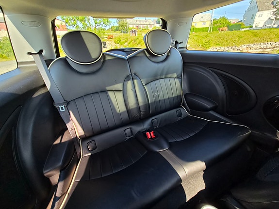 MINI Cooper S 12 of 18