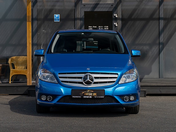 Mercedes-Benz 180 2 of 30
