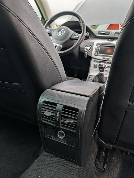 Volkswagen Passat 10 of 30