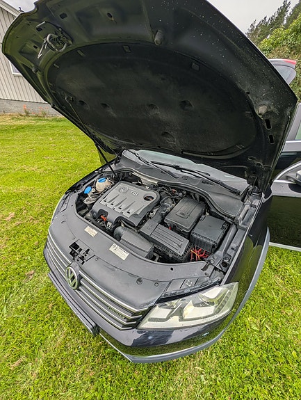 Volkswagen Passat 2 of 30