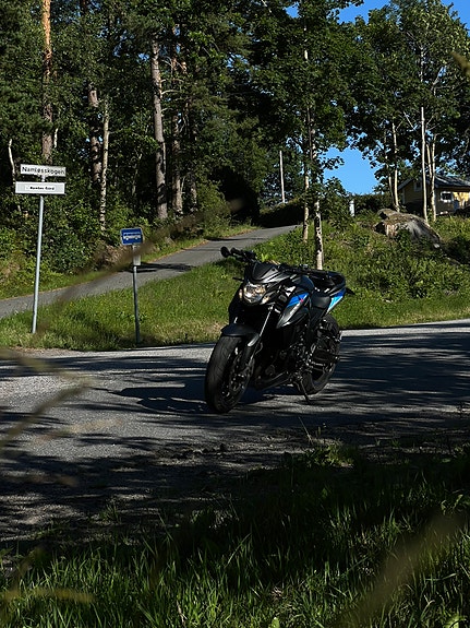 Suzuki GSX-S 750 2 of 5