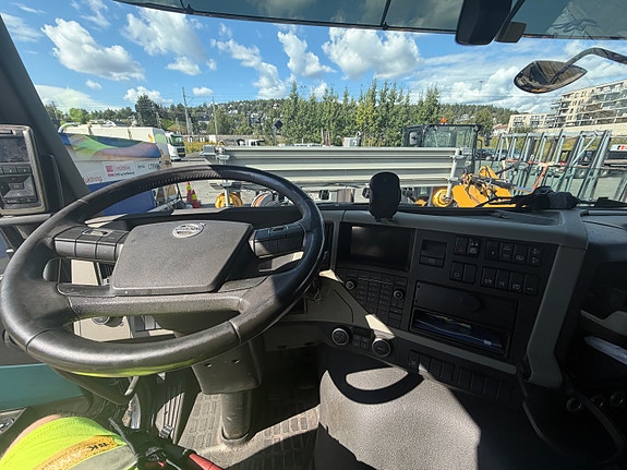 Volvo FM330 11 of 12