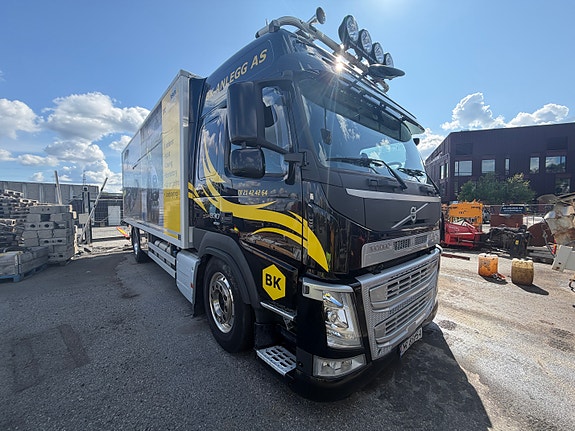 Volvo FM330 8 of 12