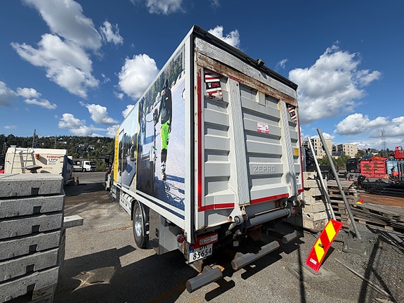 Volvo FM330 6 of 12