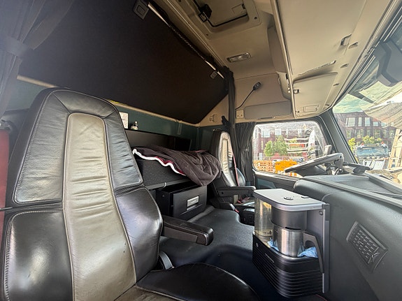 Volvo FM330 9 of 12