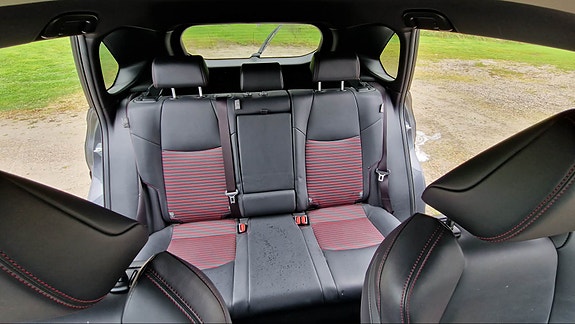 Toyota RAV4 7 of 9